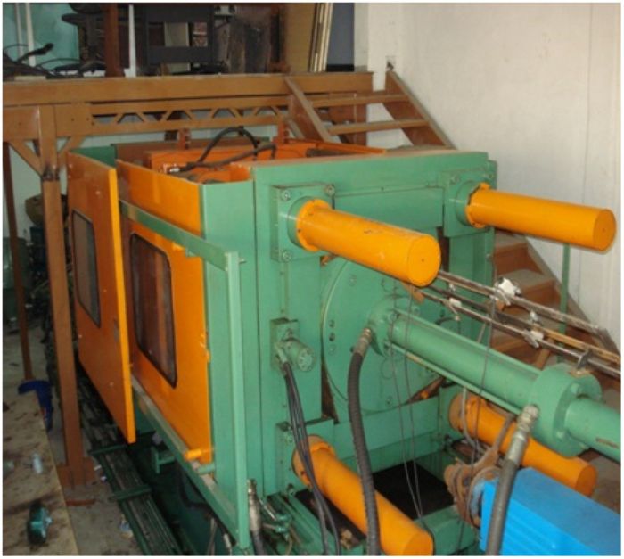 2 MAQUINA DE INYECCION DE PLASTICO
